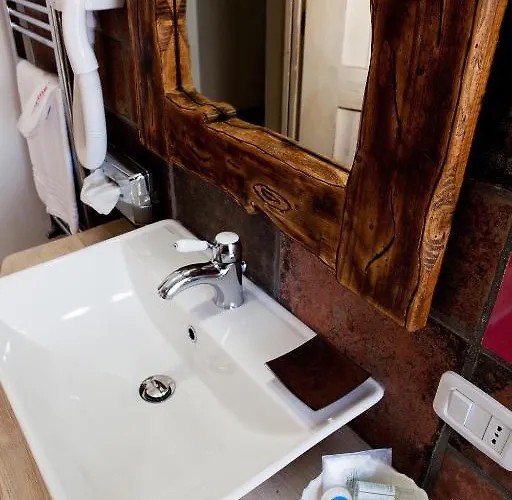 Hotel Garnì La Rua Nel Bosco 3*